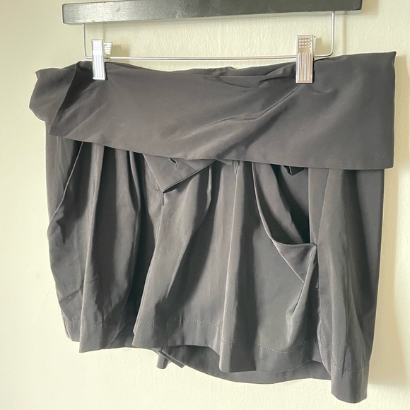 BCBG chic black shorts with pockets - Picture 3 of 8